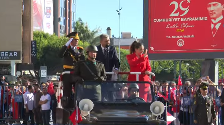 Cumhuriyet Bayramı, Antalya’da  düzenlenen törenle kutlandı. 