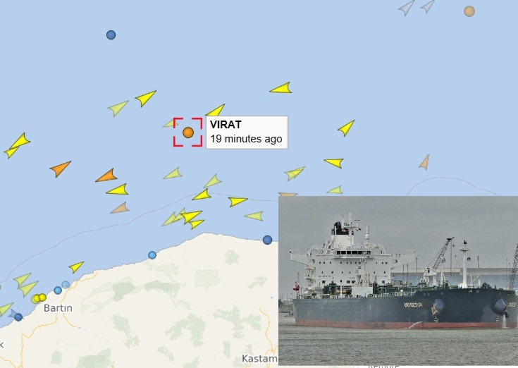 Kastamonu Karadeniz sahili açıklarında seyreden petrol tankeri vuruldu.