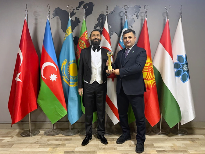 Dünyaca Ünlü Yazar Akif Manaf’a Küresel Bilinç ve Barış Ödülü Verildi