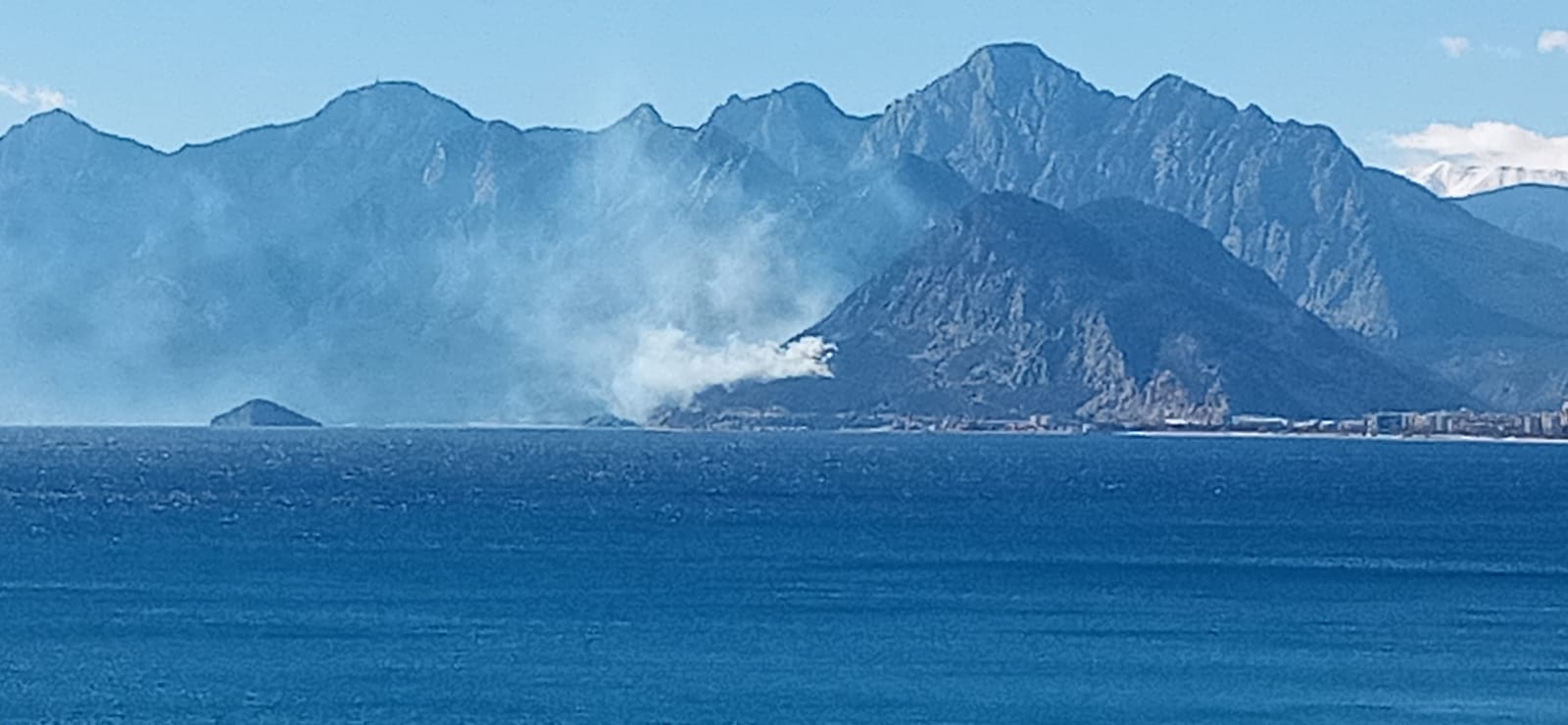 ANTALYA KONYAALTI TÜNEKTEPE'DE ORMAN YANGINI