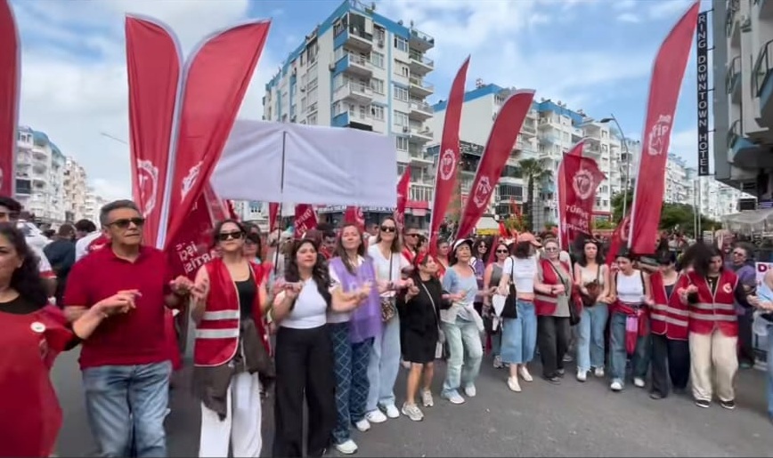 Antalya’da 1 Mayıs Emek ve Dayanışma Günü Kalabalık katılım ile kutlandı. 