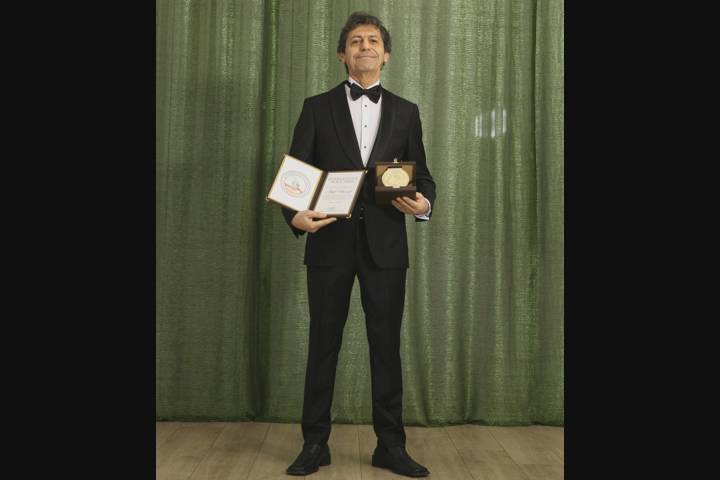 Akif Manaf’a Uluslararası Barış Ödülü  verildi.