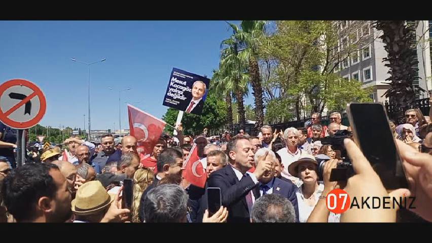 Kocagöz için Antalya Adliyesi önünde CHP'nin Açıklaması