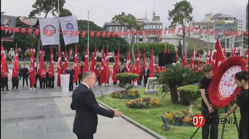 Antalya Cumhuriyet Meydanı 23 Nisan Kutlamaları Çelenk Sunma Töreni 