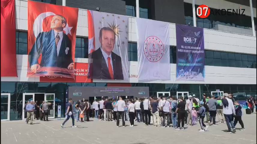Antalya'da 18. Uluslararası MEB Robot Yarışması Fuarı. 