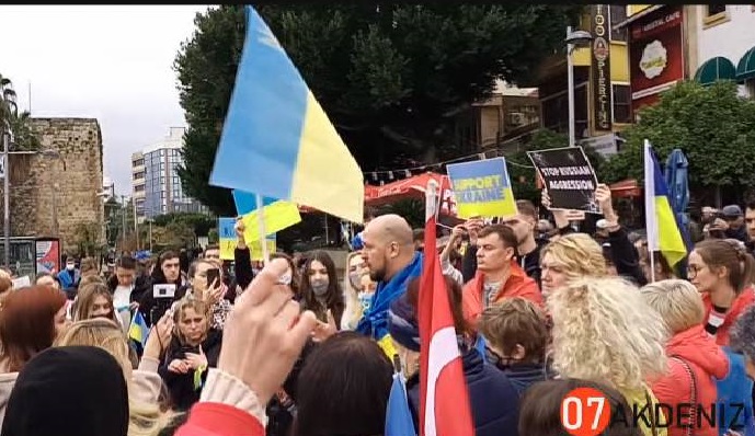 Antalya'da Ukraynalıların Rusya'ya tepkisi