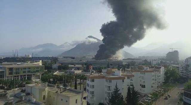 Antalya Serbest Bölge'de Yangın
